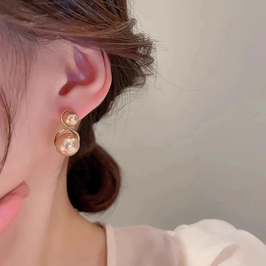 Minimal Pearl Earrings